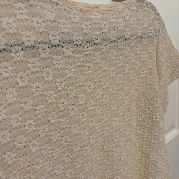 Old Navy Cream Lace Crop Top - Picture 4 of 4